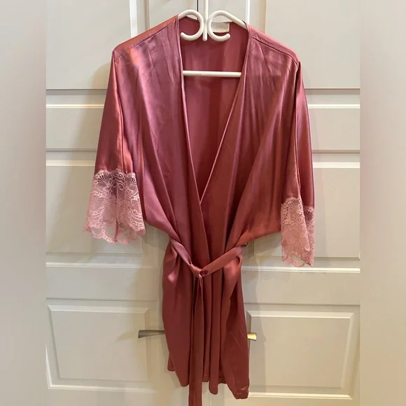 Satin Robe - Picture 1 of 2